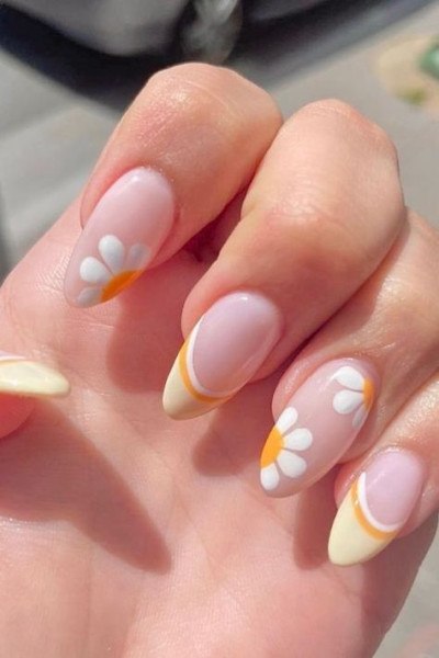 Daisy Summer Nails