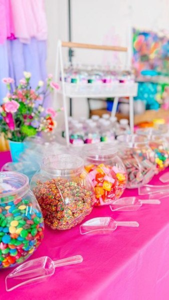 graduation candy table ideas, graduation cookies, graduation Candy ideas, candy buffet ideas for grad parties