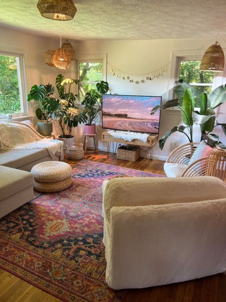 Girly Apartment Decor